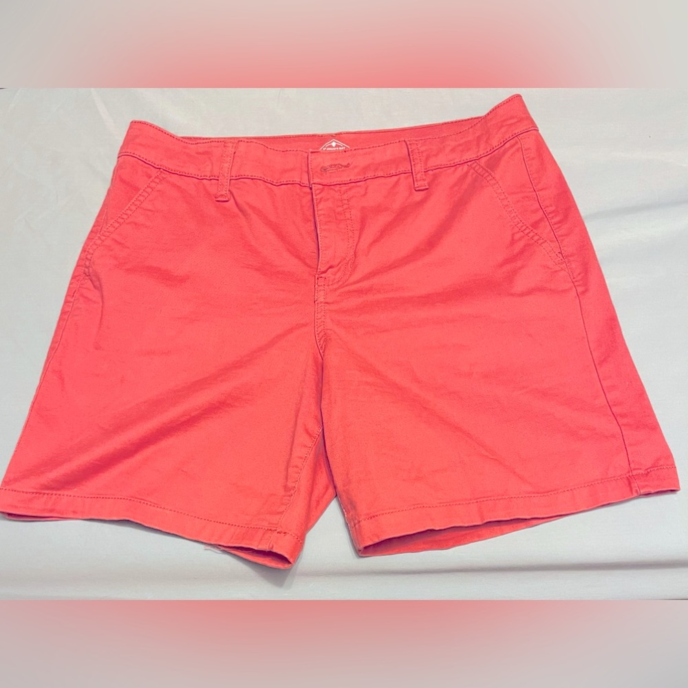 St. John’s Bay salmon colored shorts. Size 8.